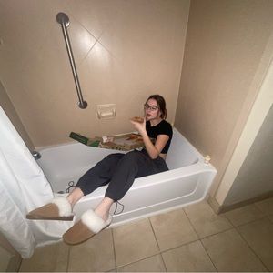 Meet your Posher, Lauren